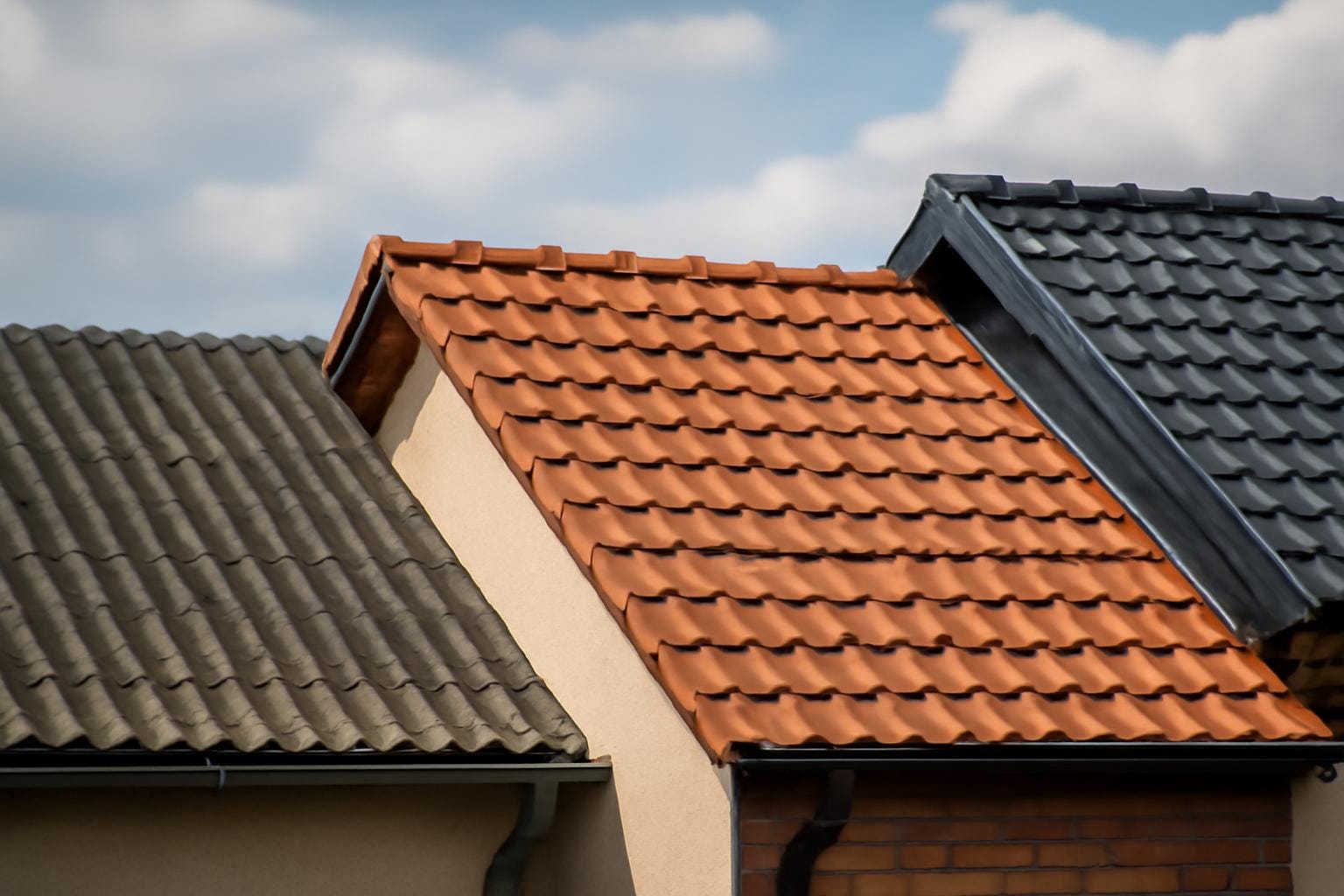 Dach: najpopularniejsze pokrycia i ich trwałość
