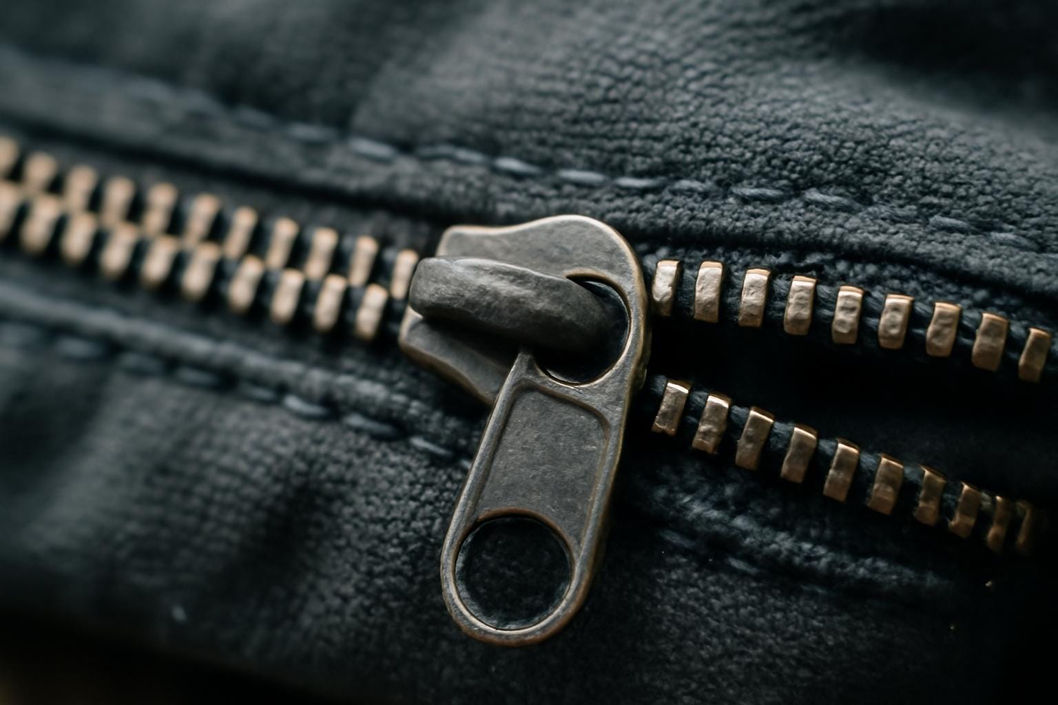 Naprawa tunelu foliowego &ndash; taśmy, łaty, kleje i zgrzewanie