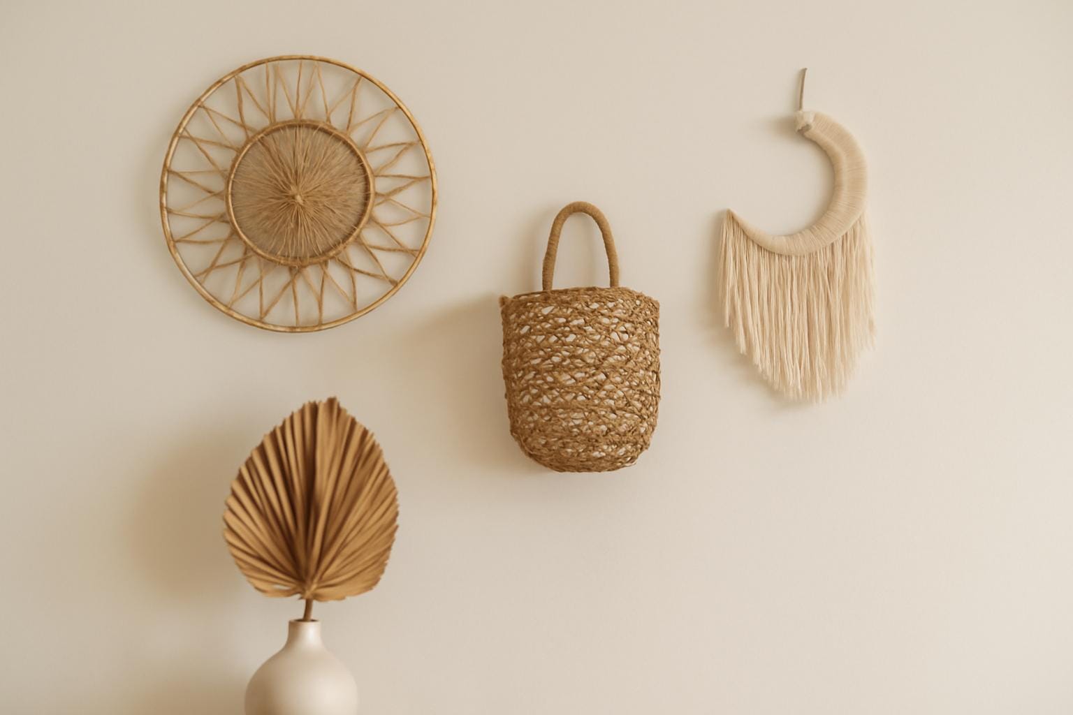 Sypialnia boho – jak ją urządzić? Inspiracje, porady, wskazówki